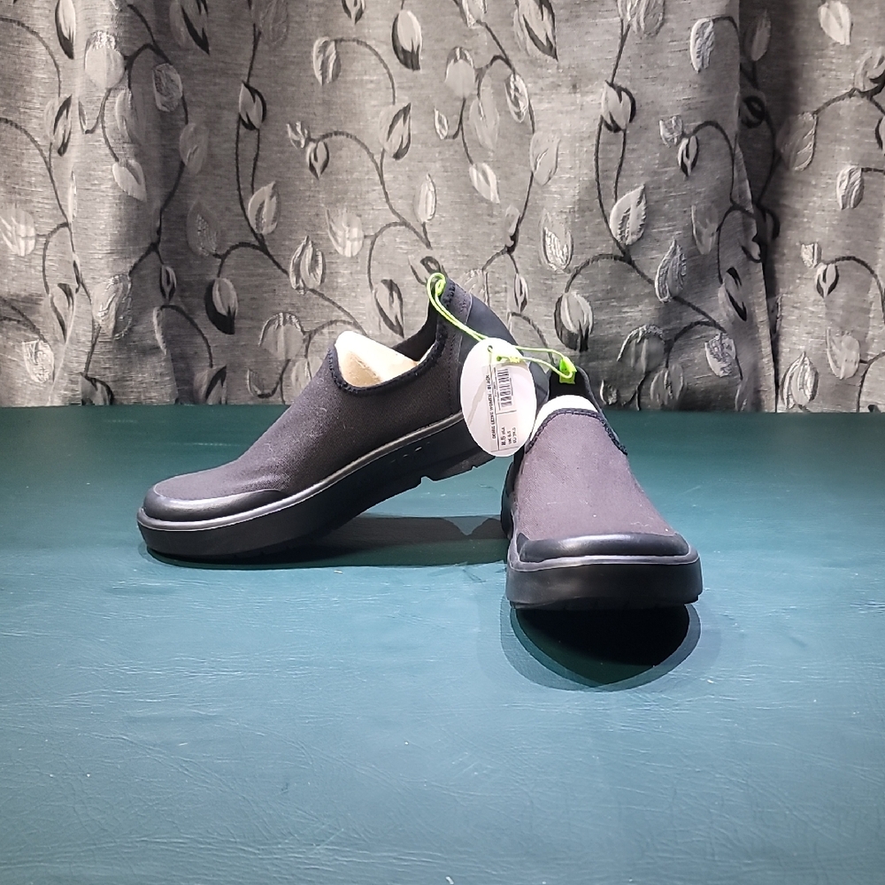 **OOFOS Black Women's Loafers**